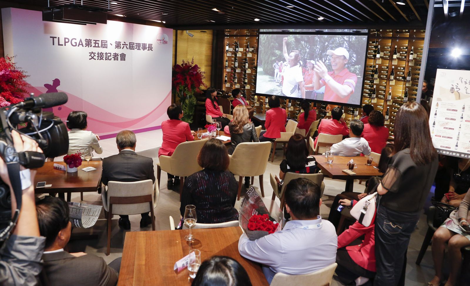 會中播放過去六年劉理事長任內政績回顧影片。
