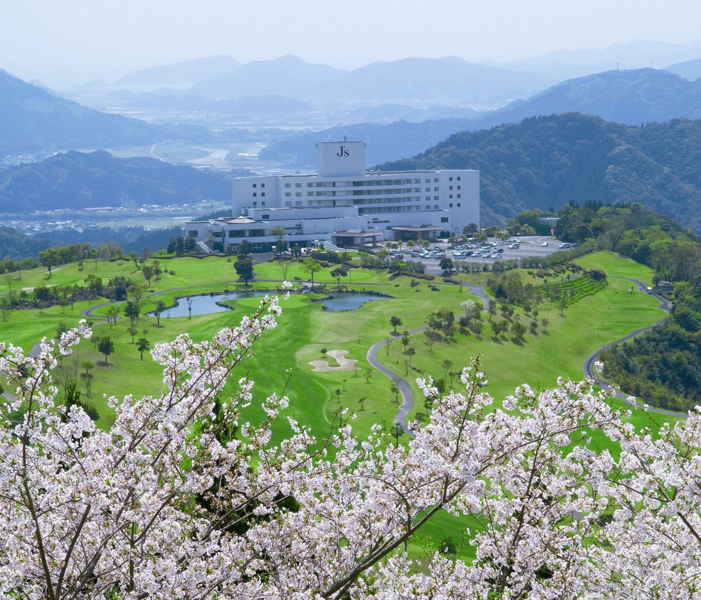 宮崎J's飯店的後山就是著名的賞櫻勝地花立公園