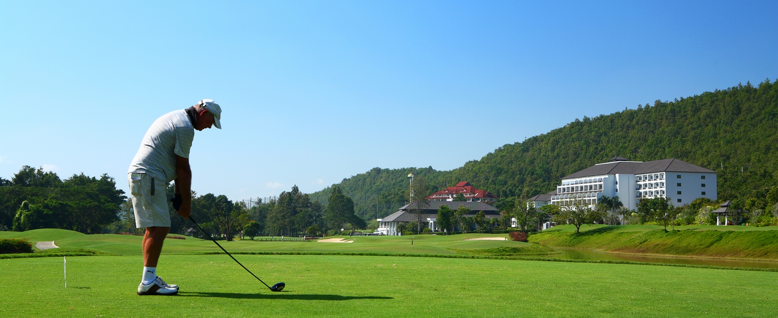 久慈高爾夫球場內溫泉別墅，盡收球場風光。