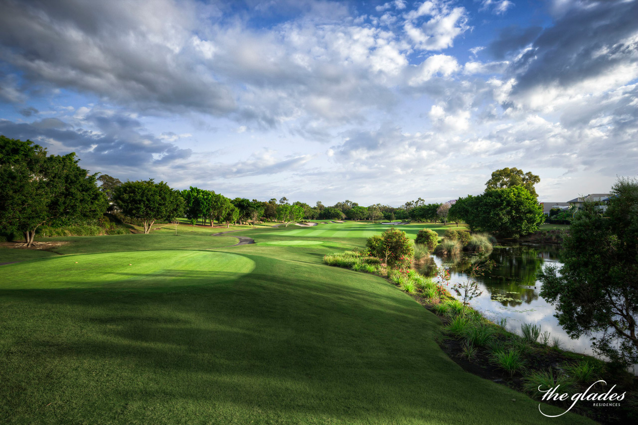 由澳洲名將大白鯊諾曼設計的The Glades Golf Club，深具自然風貌，又具有一定的難度，是黃金海岸最知名的球場之一。