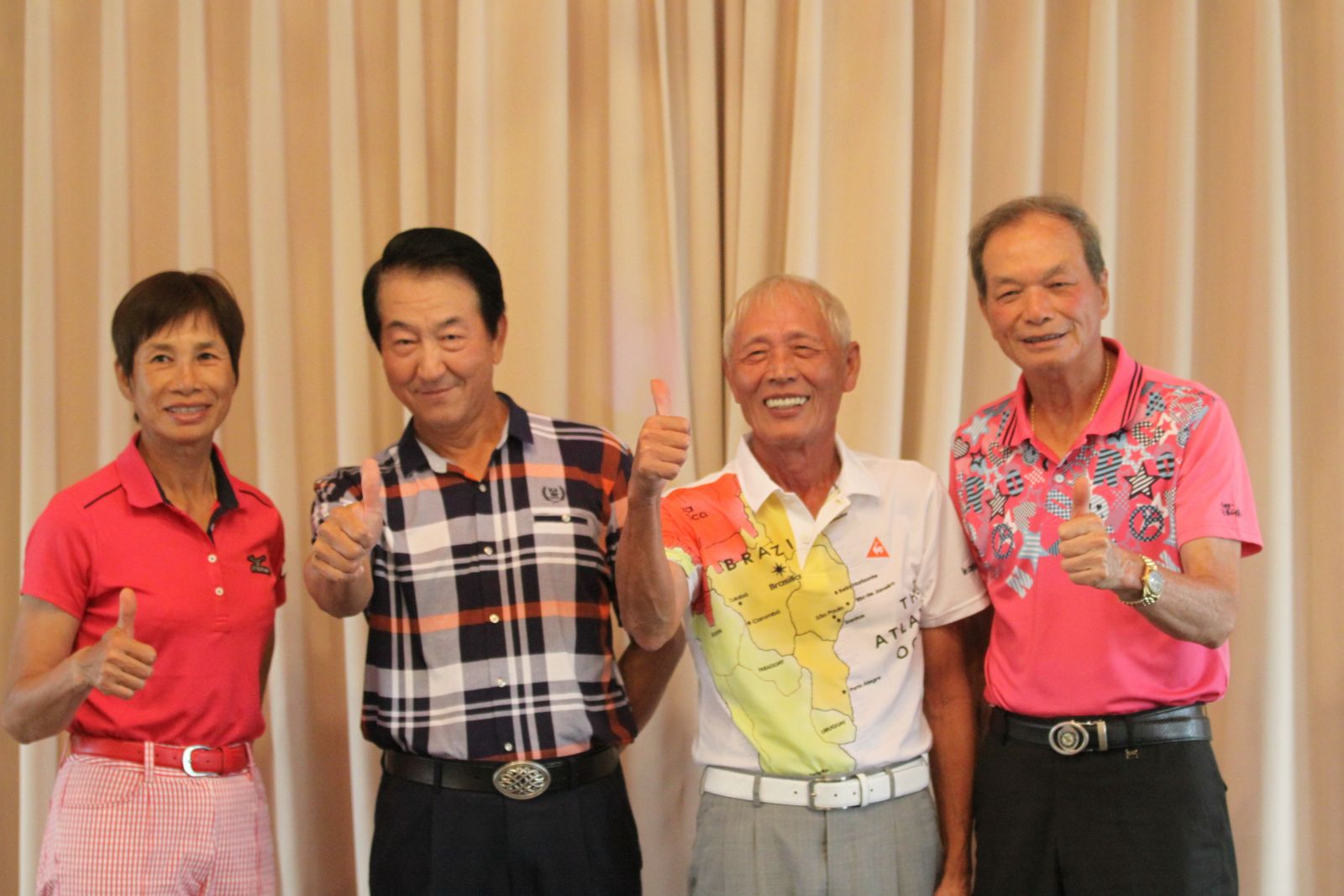 2016超級長春男女友誼邀請賽發起人黃勝吉(右二)與前三名選手(由左至右)涂阿玉、許勝全、謝敏男。