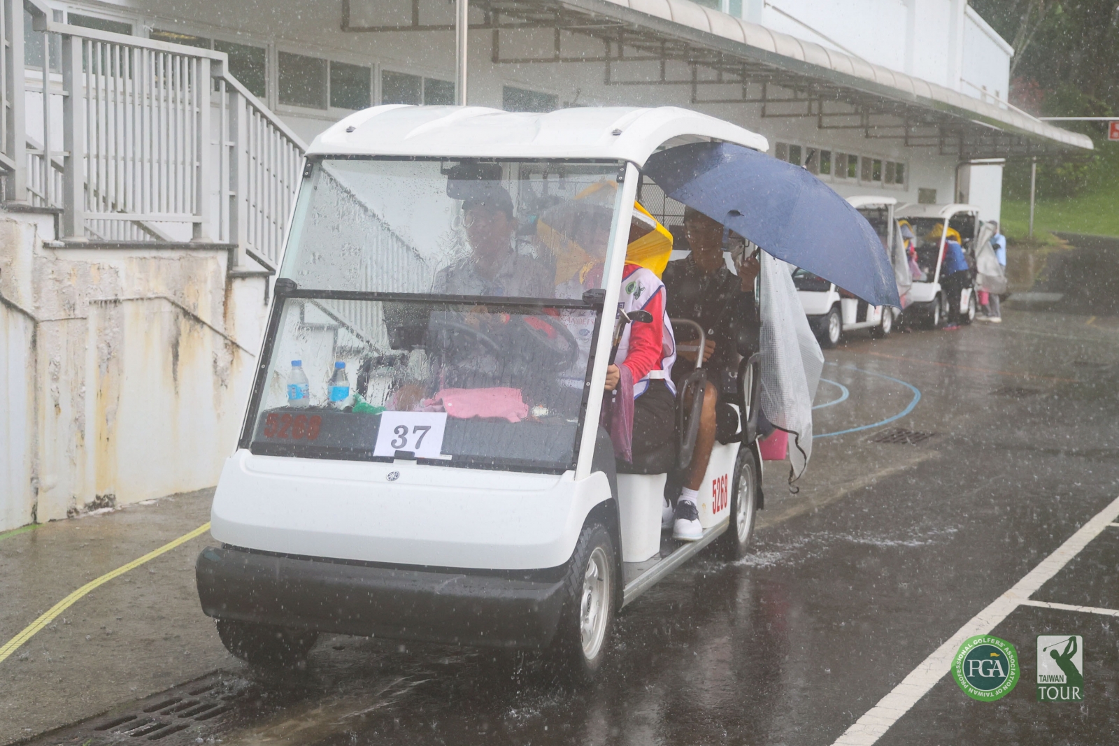 第二回合下午場因雨勢過大中途暫停比賽(TPGA_林聖凱攝影)