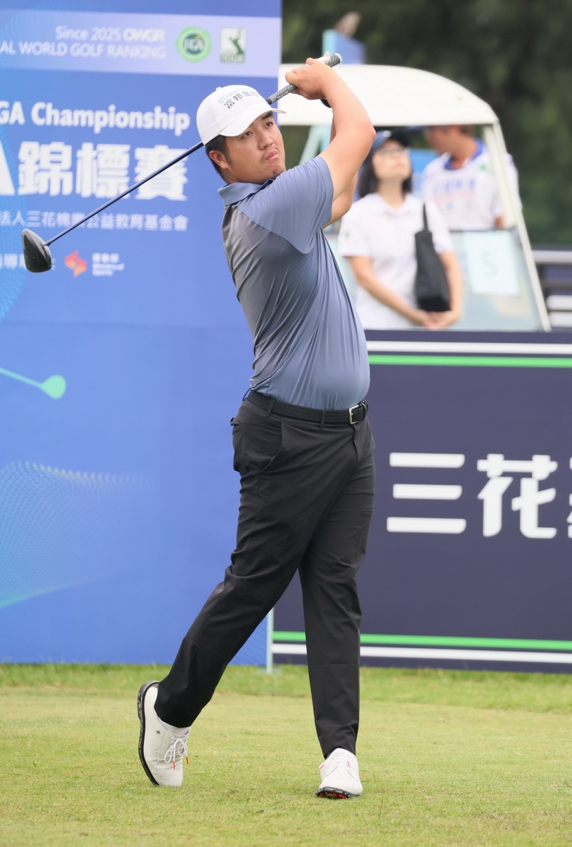 余松柏70-71桿，兩天以141(-3)暫列第三。(鍾豐榮攝影)