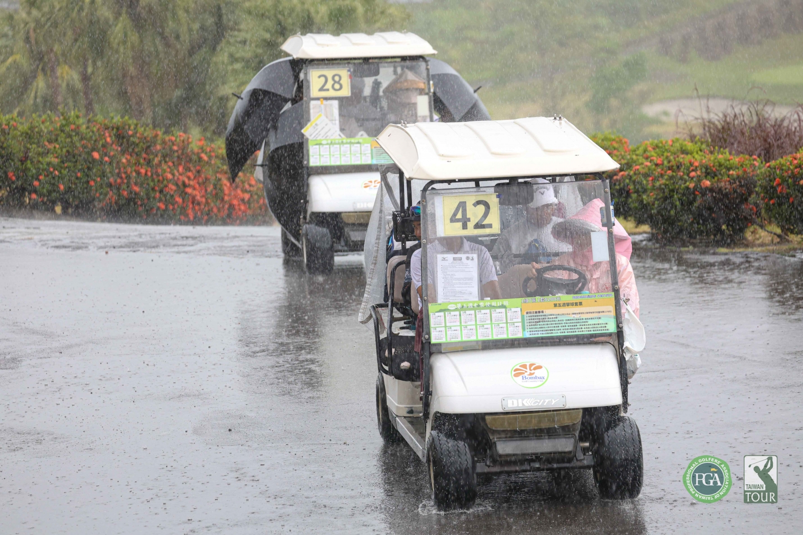 下午場受到雷雨影響兩度暫停比賽(TPGA_林聖凱攝)