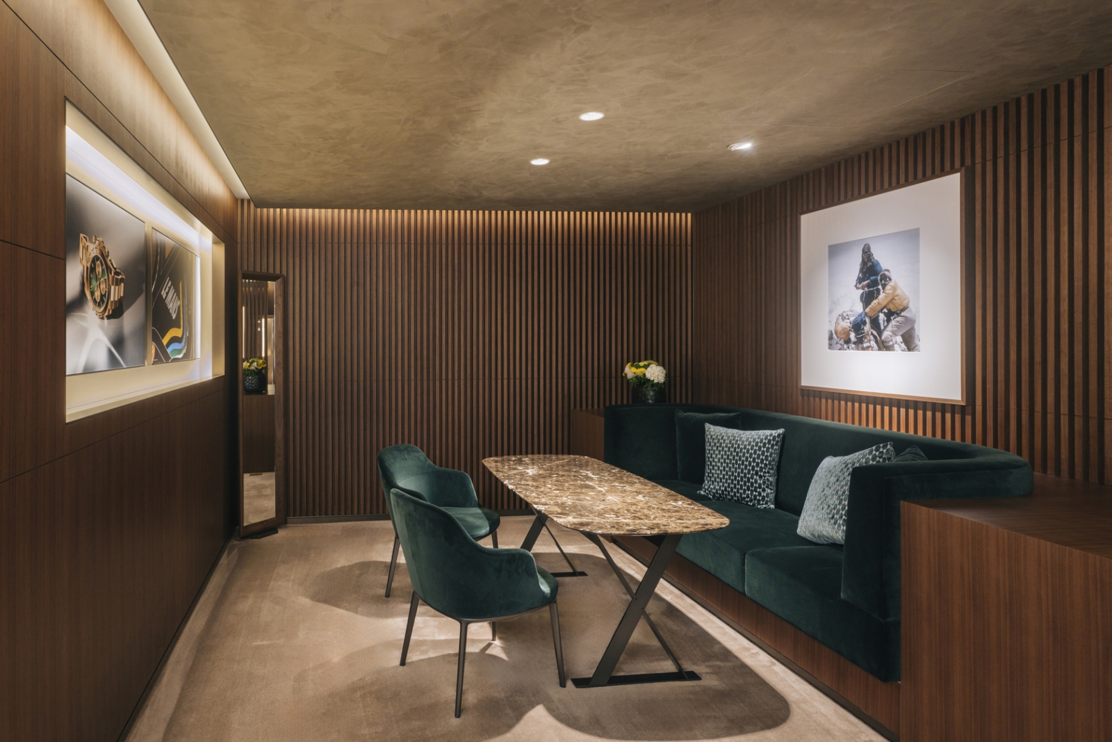 中美鐘錶全新勞力士專門店精心佈置的室內裝潢到細心挑選的陳設，皆充分彰顯了品牌矢志追求卓越品質的理念精髓。