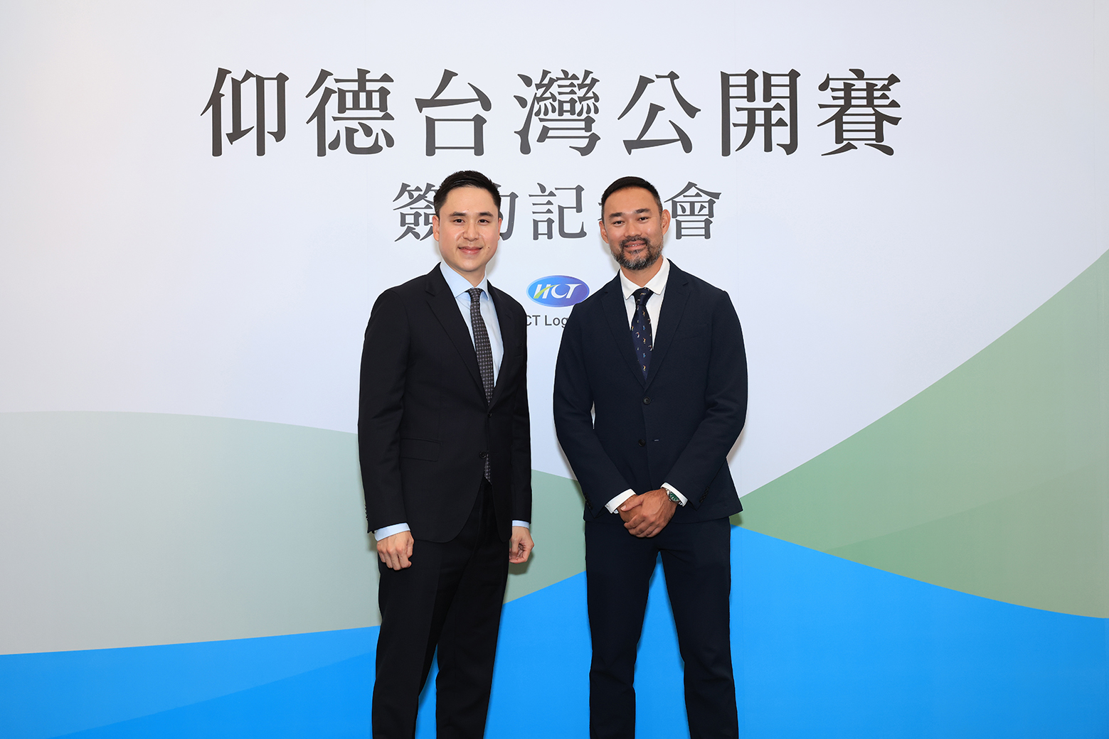 仰德台灣公開賽簽約記者會，仰德育樂總經理許家堯（左）與亞巡賽總裁暨執行長Cho Minn Thant（右）