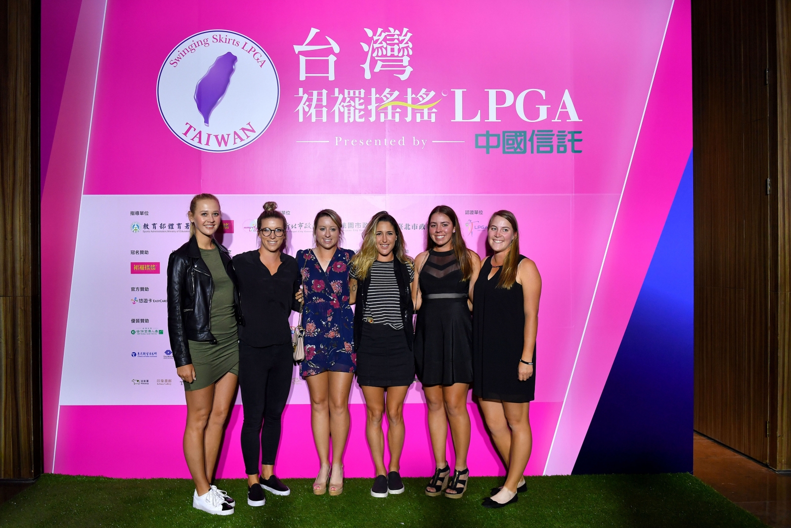 來自歐美的LPGA好手包括出身運動世家的潔西卡‧科達(Jessica Korda)，盛裝出席今天晚上的台灣裙襬搖搖LPGA歡迎晚會。