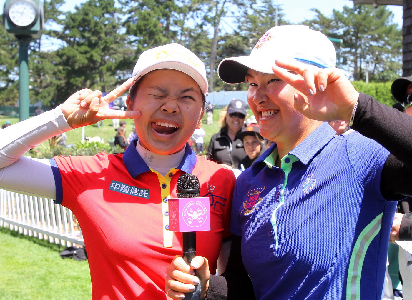 我國球員徐薇淩(左)及李旻於2016 裙襬搖搖LPGA菁英賽中並列第40名，為台灣球員中名次最佳。