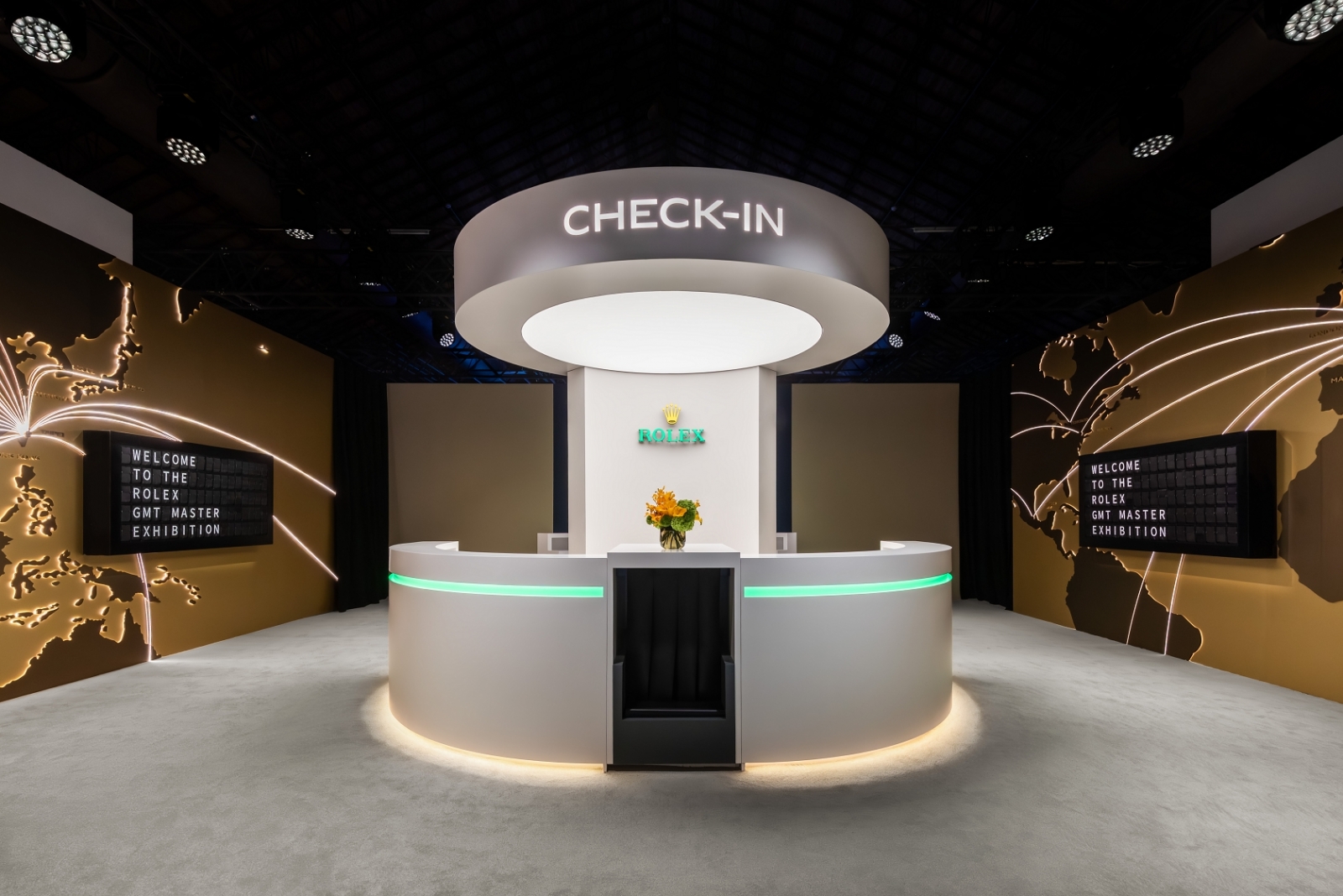 勞力士 GMT-Master「穿越時區」展覽入口 Check-in 櫃台。