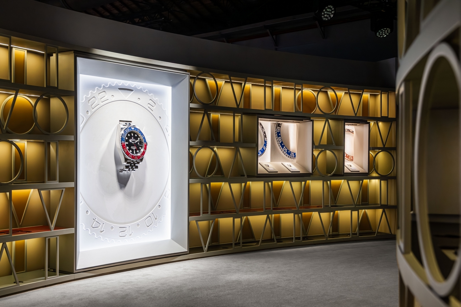 勞力士 GMT-Master「穿越時區」展覽展示來自瑞士的大型GMT-Master腕錶。