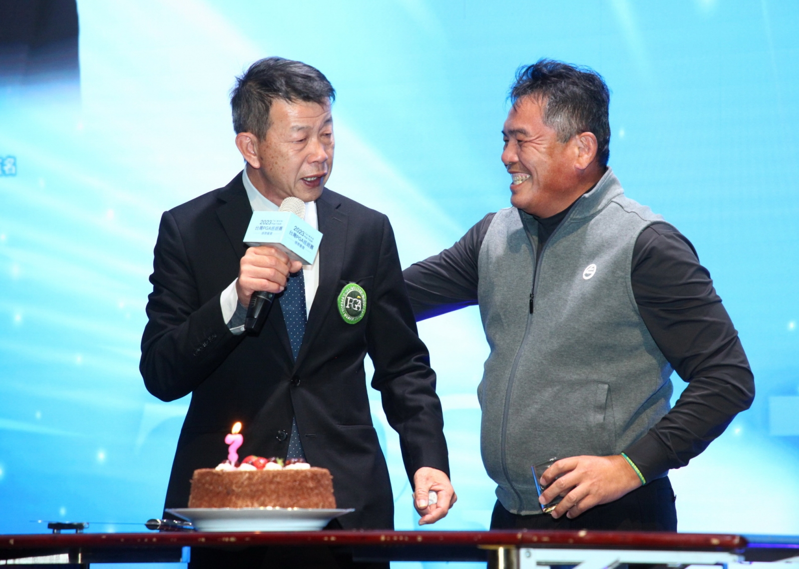 台灣職業高爾夫協會陳榮興理事長（左）與副理事長、同時也是中區總召集人楊文來 (右)