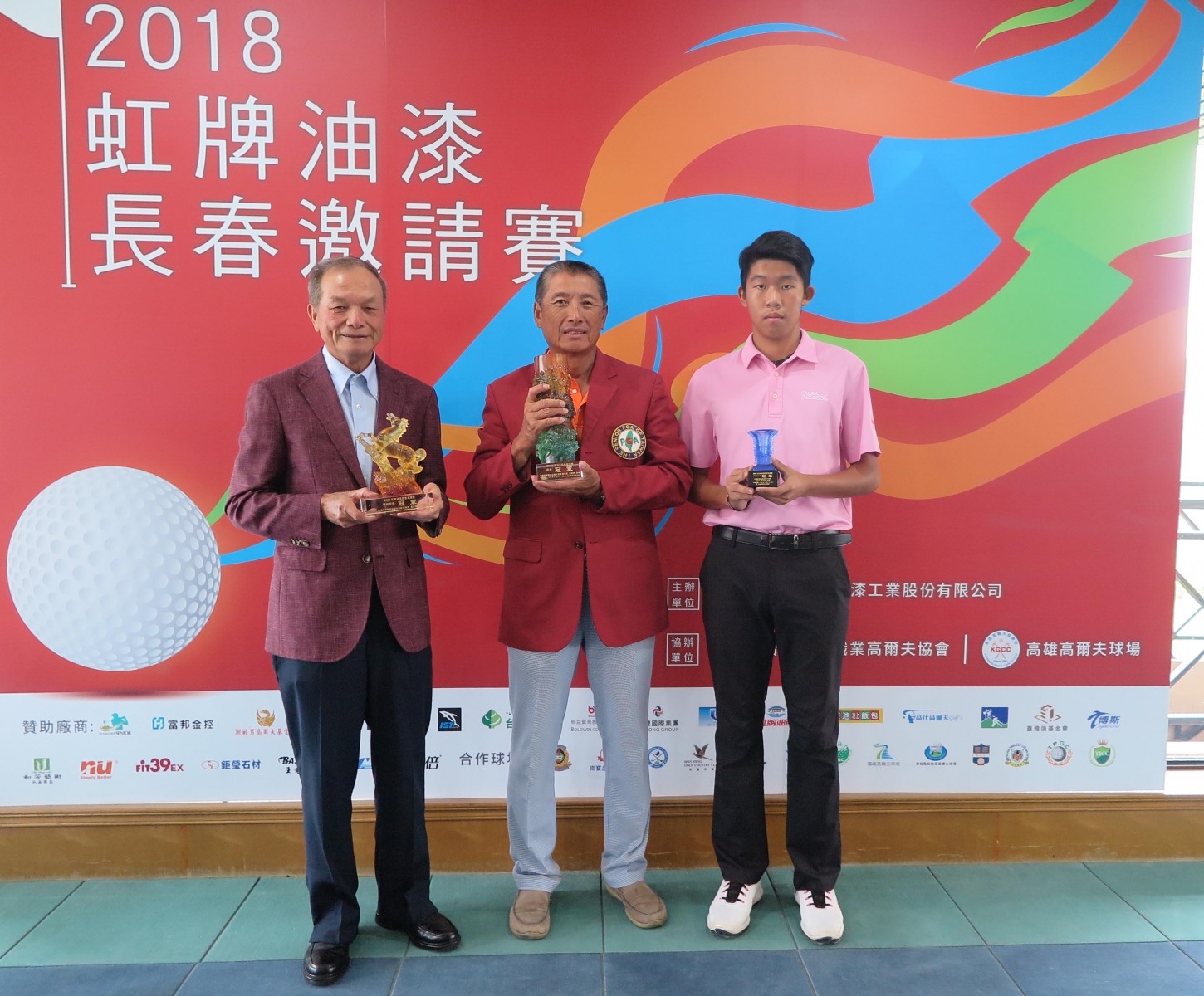左起：超級長春組冠軍謝敏男第79勝，一般長春組冠軍張宏達，青少年組冠軍吳睿東。