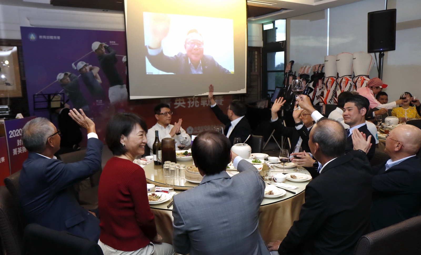 因疫情無法親來參加頒獎典禮的ThreeBond香港有限公司中華圈統括社長兼重道雄，與現場來賓進行視訊情形(鍾豐榮攝影)