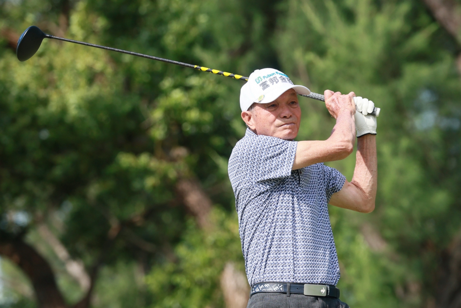 富邦長春公開賽共同創辦人謝敏男，今(30)日在2025富邦長春公開賽超級長春組首輪再度秀出同齡同桿美技。   