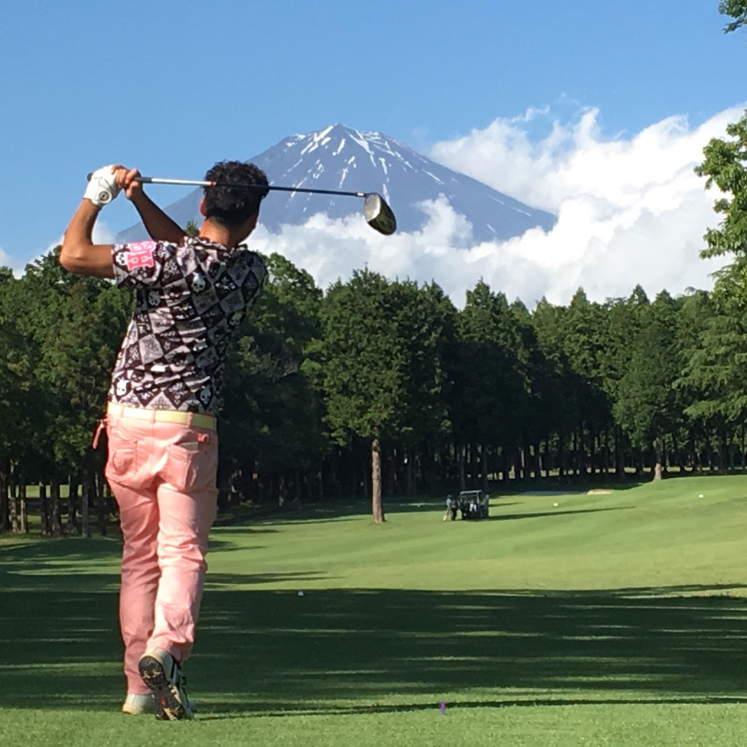 位於富士山南面的富士Chisun鄉村俱樂部，地理位置得天獨厚，北方寒流為富士山所擋，冬季溫暖，而夏季涼爽，一年四季都是打球的好去處。