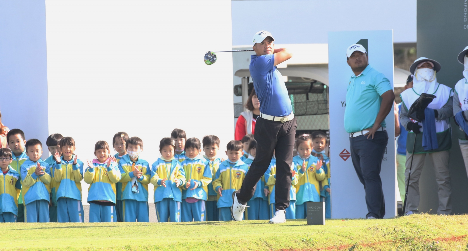 彰化埔盬獅子王幼兒園與彰化市頂尖保進幼兒園25位大班小朋友到台豐球場參觀台豐ADT公開賽(鍾豐榮攝影)