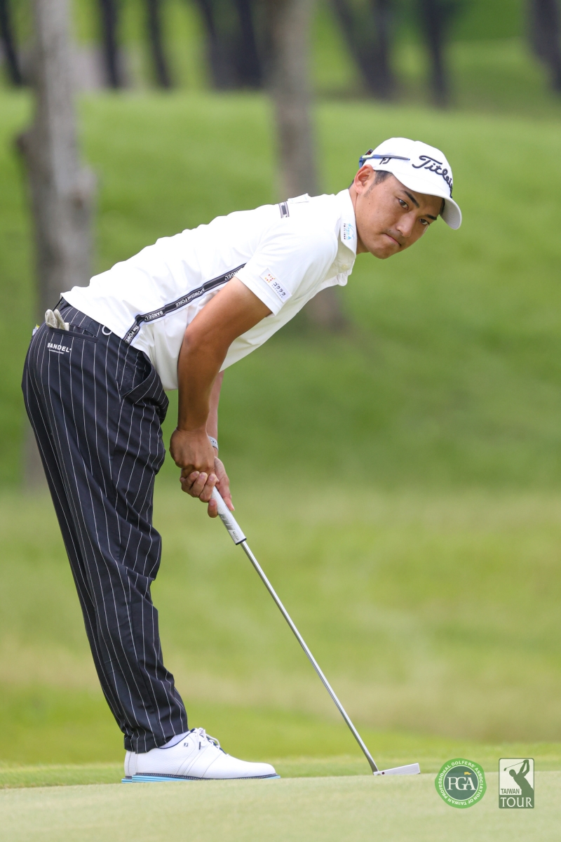 日本選手石塚祥利今天抓1鷹6鳥無柏忌，打出64桿，以三回合總桿200桿(-16)暫並列第一(TPGA_林聖凱攝)