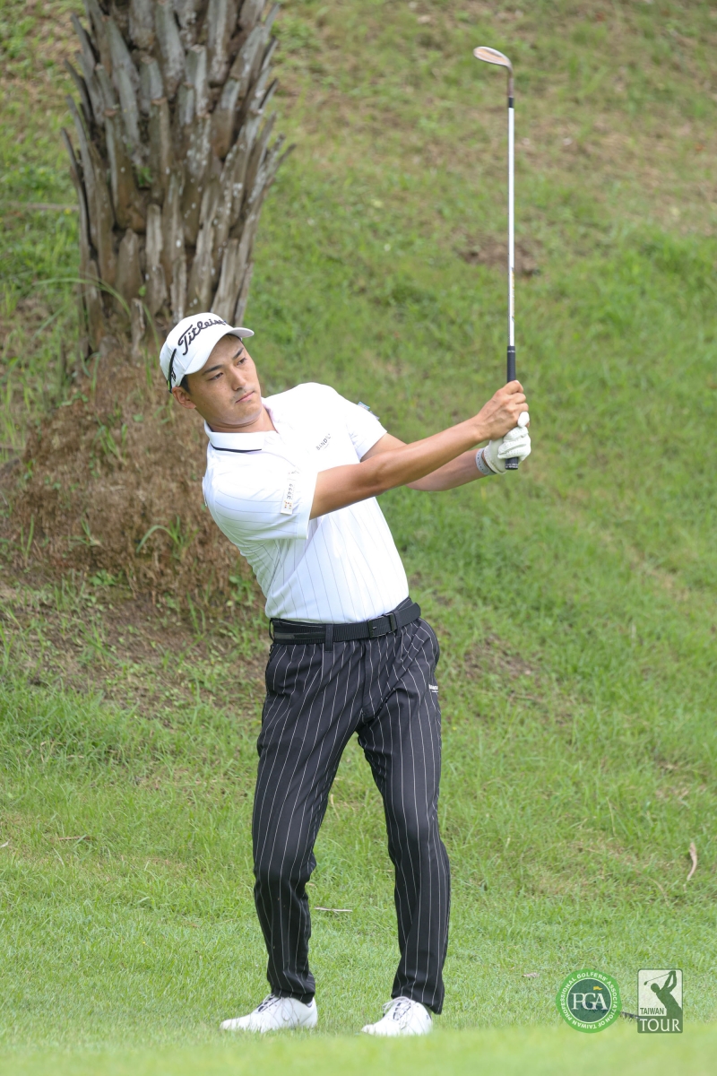 日本選手石塚祥利以兩回合總桿137桿(-7)暫並列第二(TPGA_林聖凱攝)