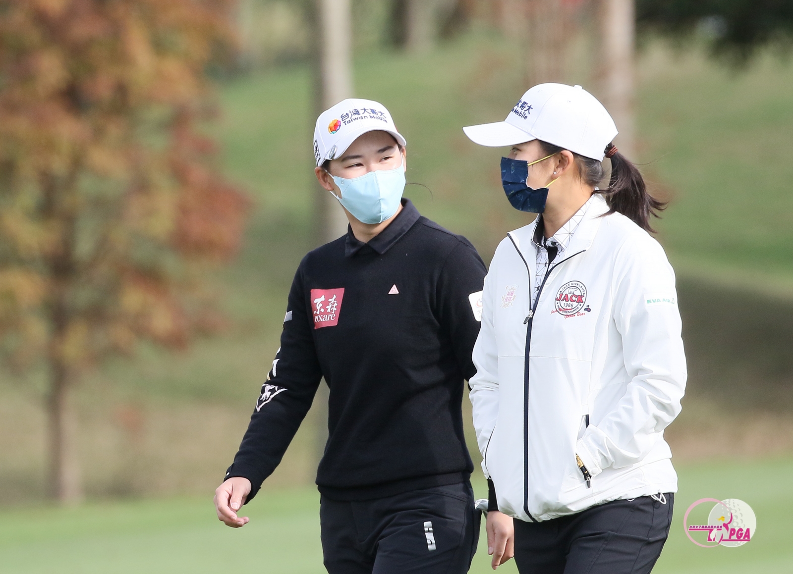 李旻(-3)與徐薇淩(+1)第二回合同組競技(TLPGA提供_葉勇宏攝)