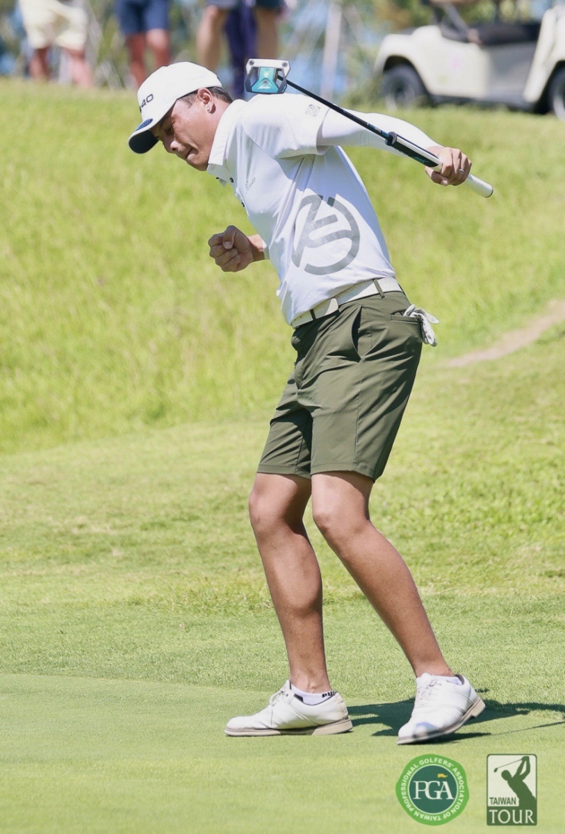 沙比亞特.馬克延長賽奪冠，推桿進洞抓鳥獲勝，振臂慶賀(鍾豐榮攝影)
