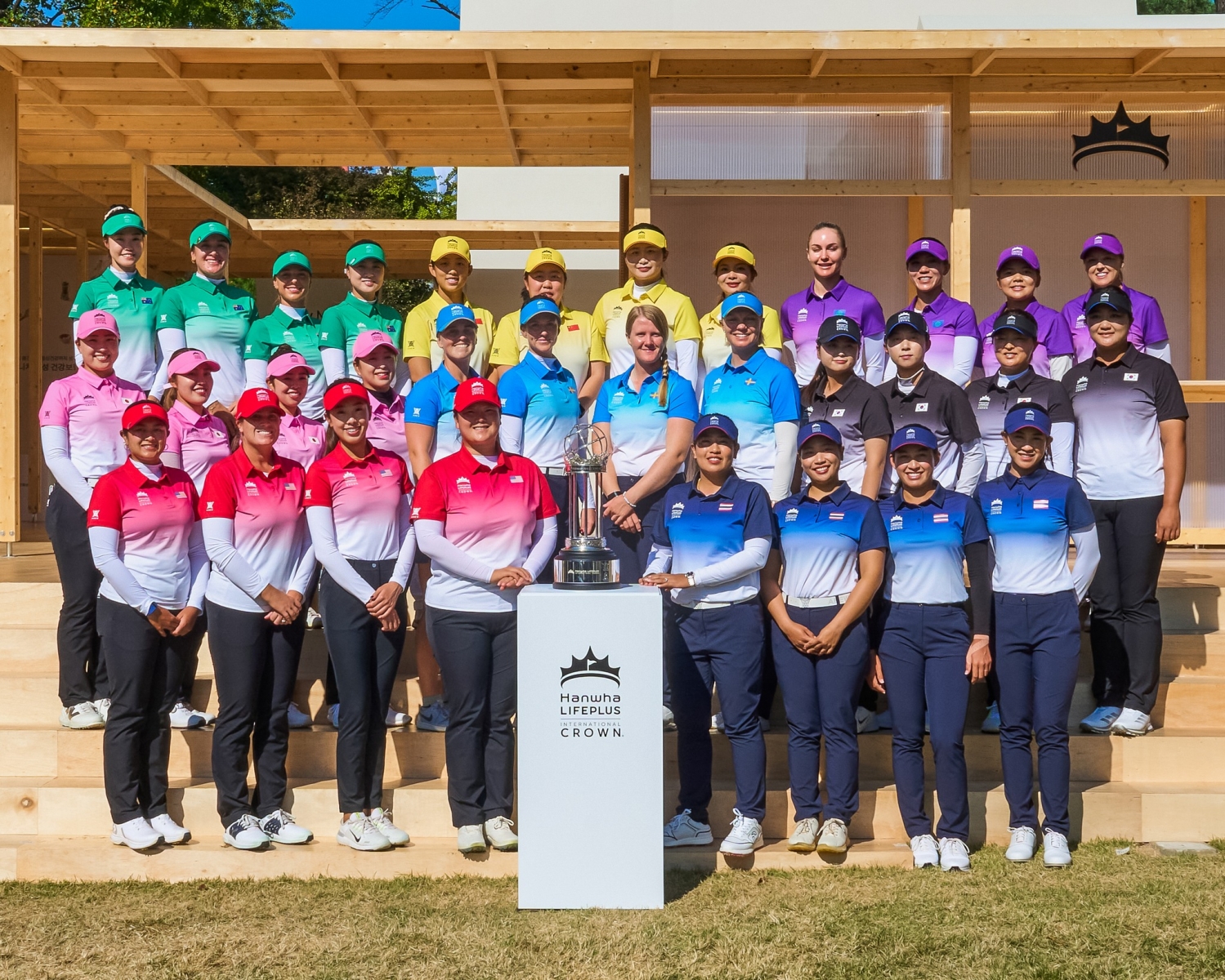 皇冠盃明天登場，8支球隊、32名選手合影。(LPGA提供)