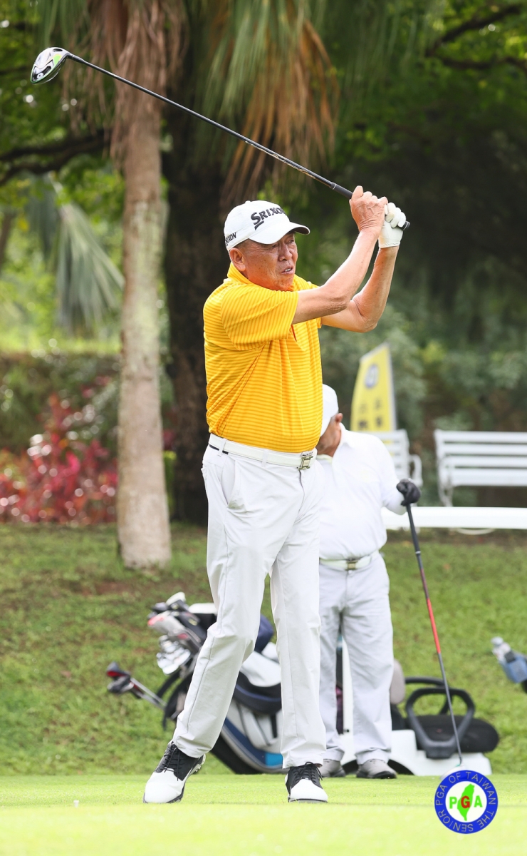 第一回合超級長春組鍾春興68桿同齡同桿獎,以(-4)暫列第一(鍾豐榮攝影)