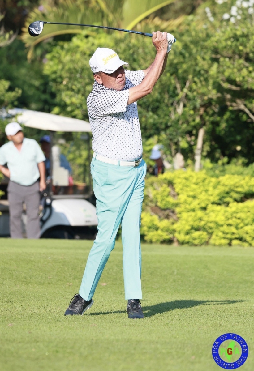 第一回合鍾春興以69桿暫居超級長春組第一。(鍾豐榮攝影) 