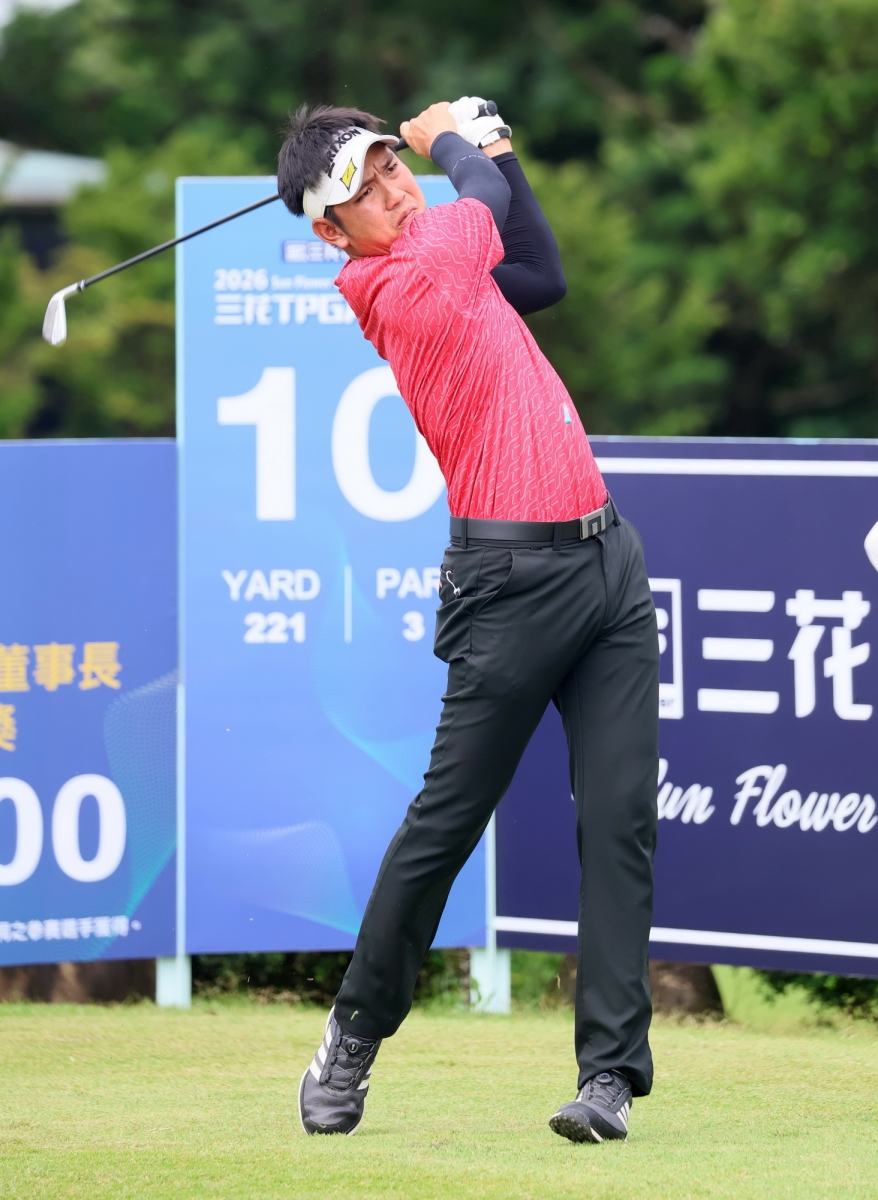 泰國瓦萬 74-68桿，兩天以142(-2)暫列第四。(鍾豐榮攝影)