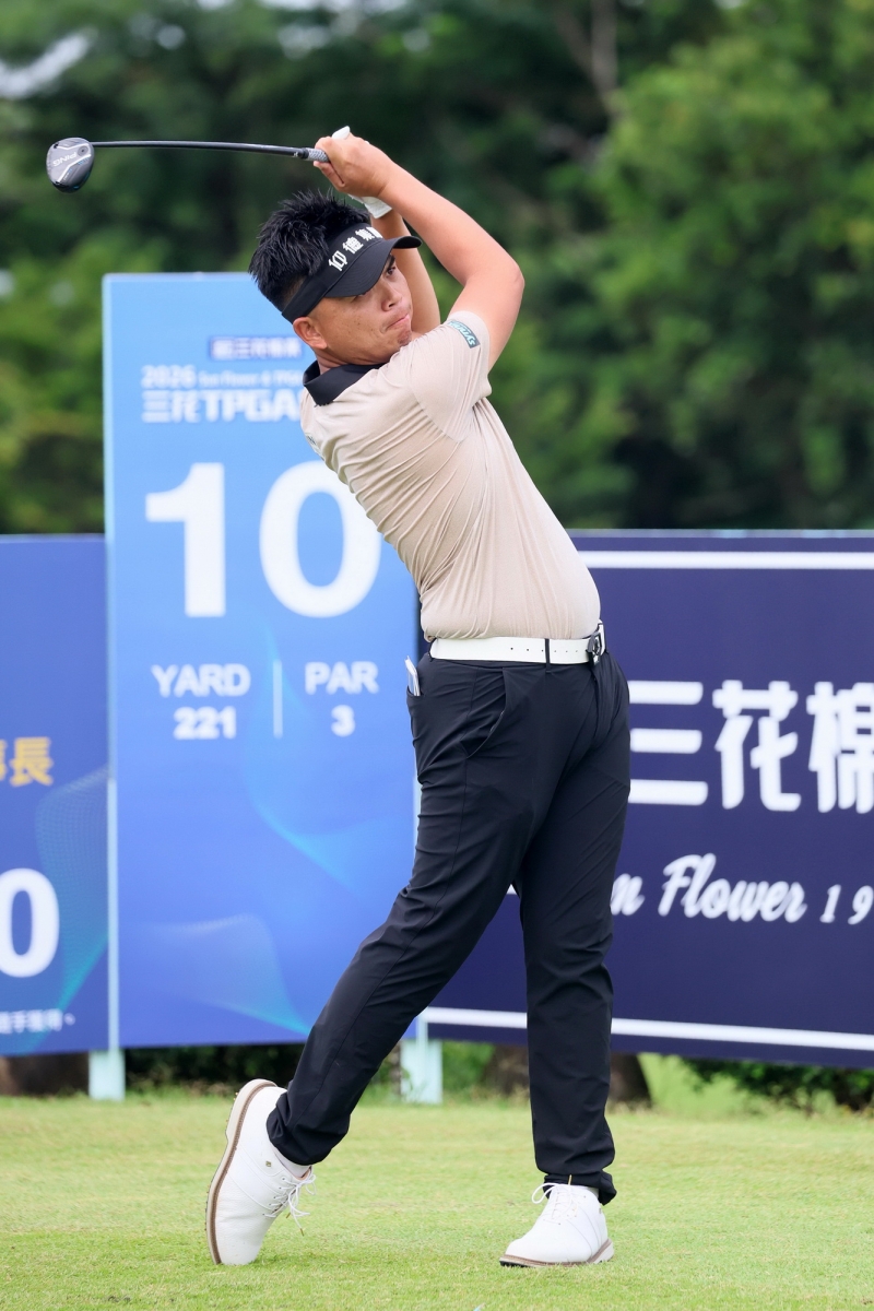 洪建堯68-71桿，兩天以139(-5)桿暫列第一。(鍾豐榮攝影)