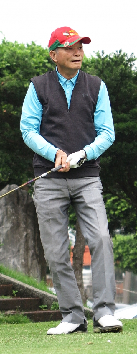 入主日本高爾夫名人堂的80歲謝敏男打出72桿，獨居超級長春組領先。