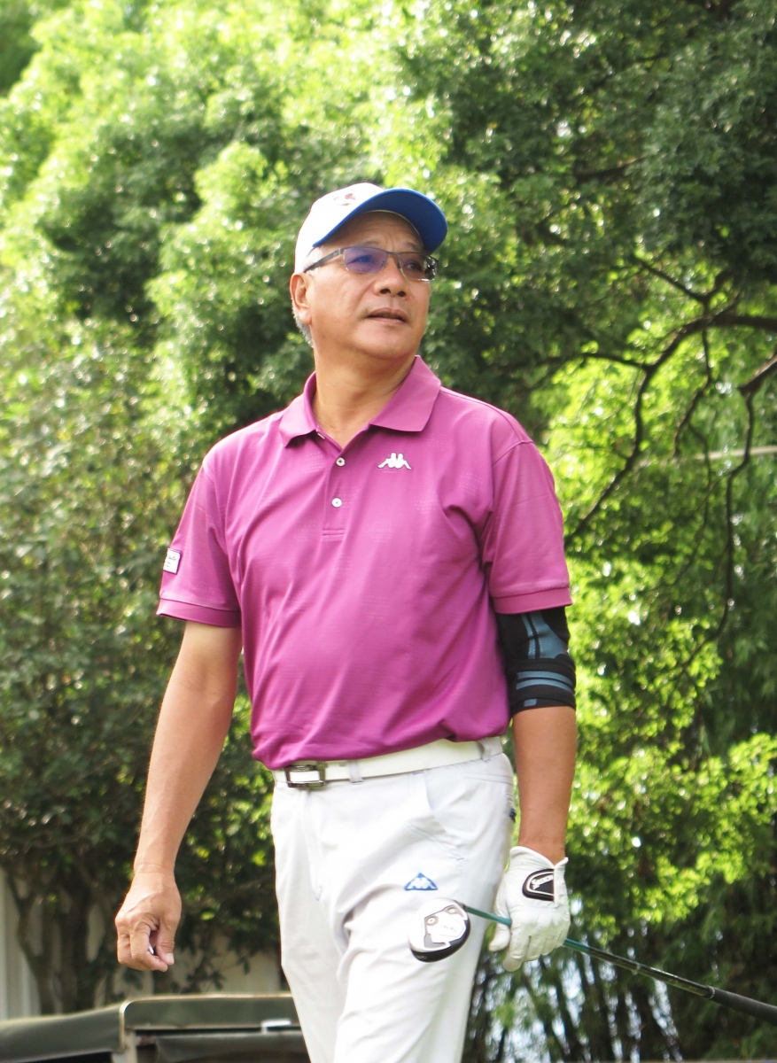 台灣職業高爾夫協會(TPGA)理事長謝錦昇越接近改選日，壓力越輕，成績越佳。