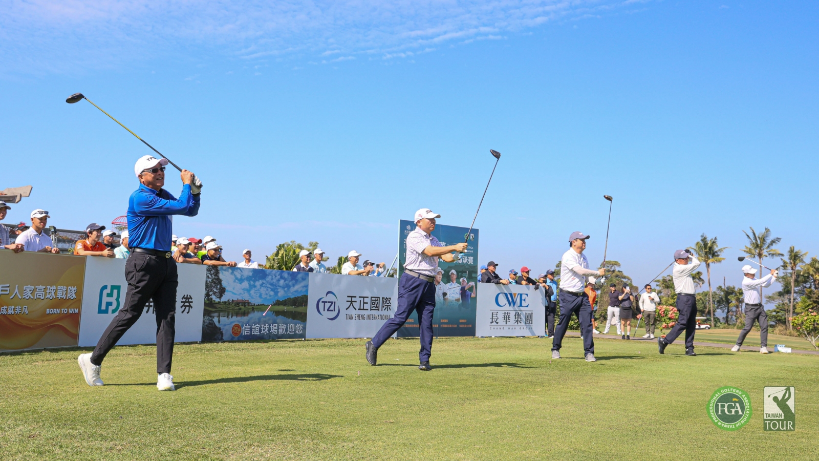 賽前開球儀式(左起)信誼高爾夫球場總經理林壬林、長華電材董事長洪全成、天正國際董事長萬文財、長華集團總裁陳志宏及TPGA理事長陳榮興(TPGA_林聖凱攝影)