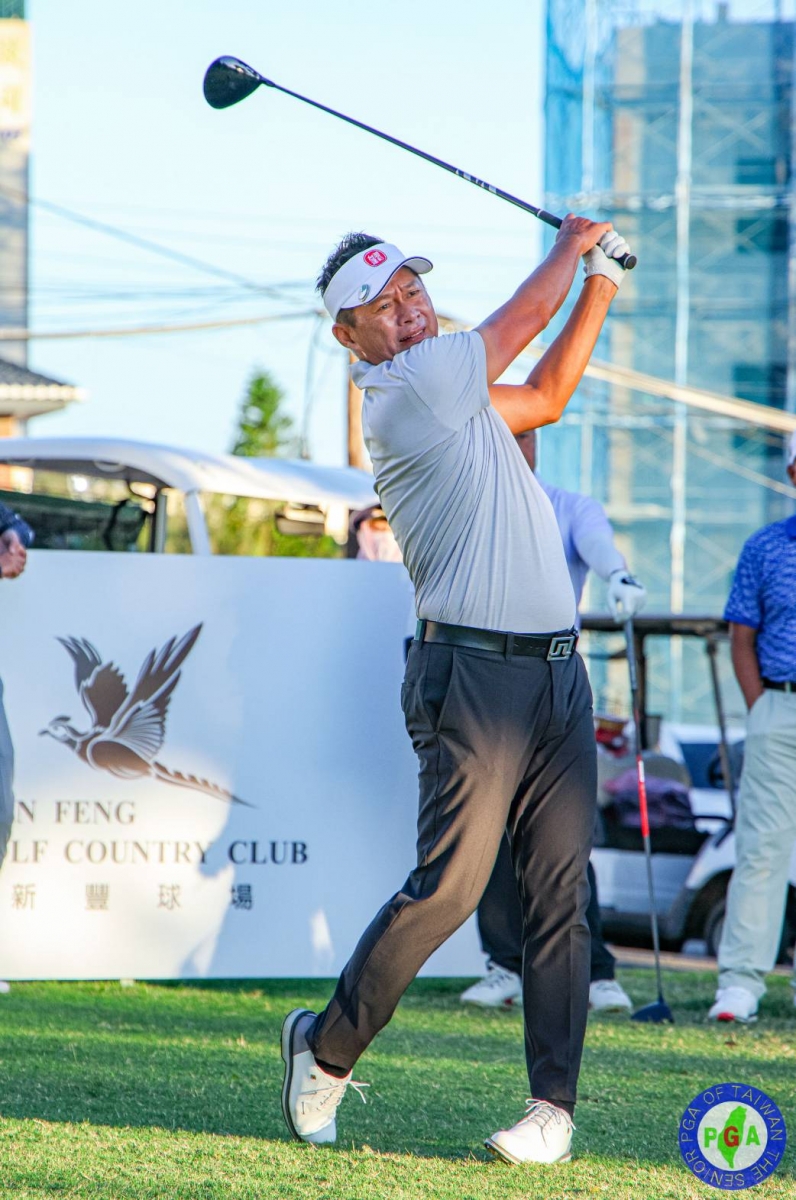 連騼森首輪68桿領先