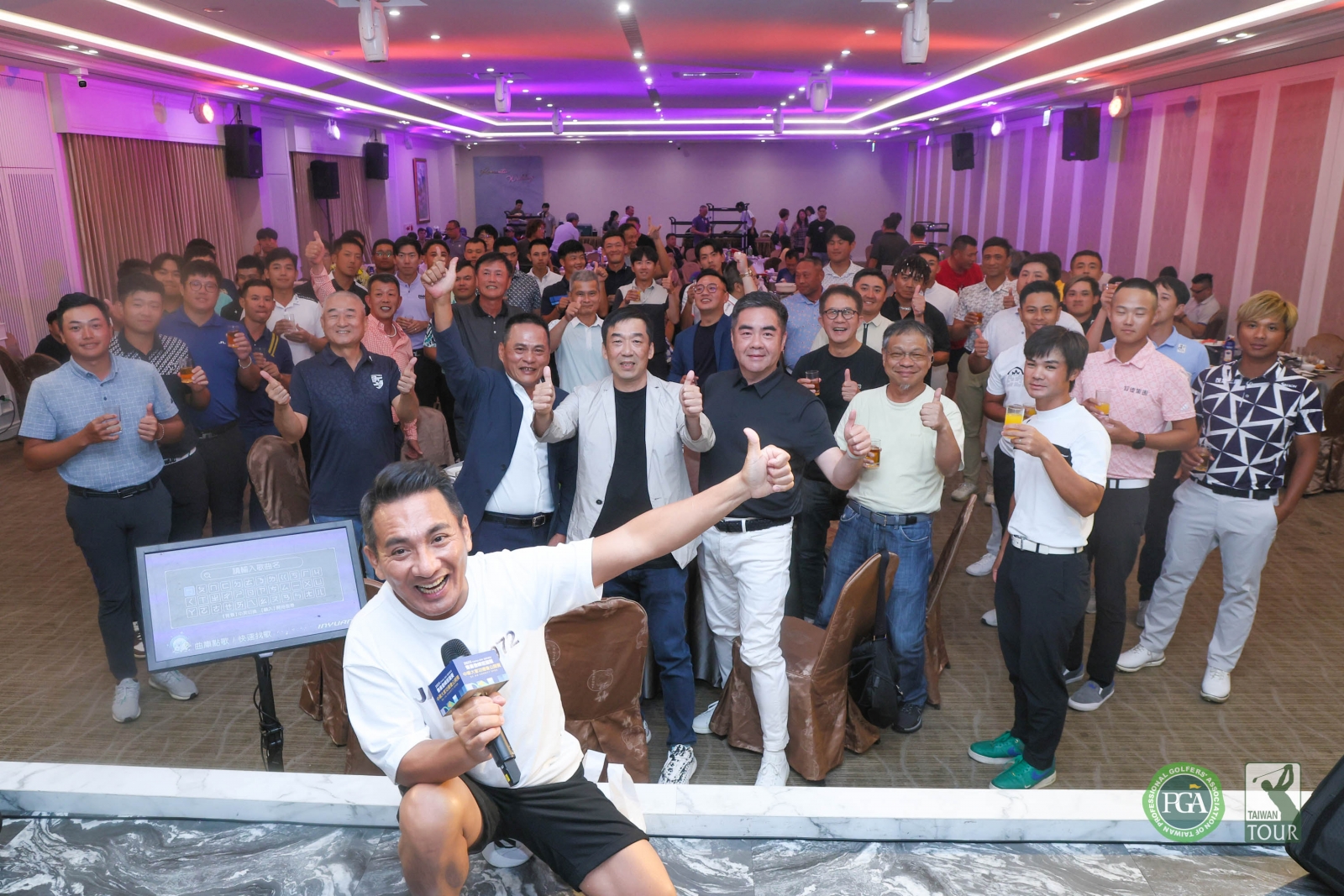 配對賽晚宴贊助商貴賓和選手合影(TPGA_林聖凱攝影)
