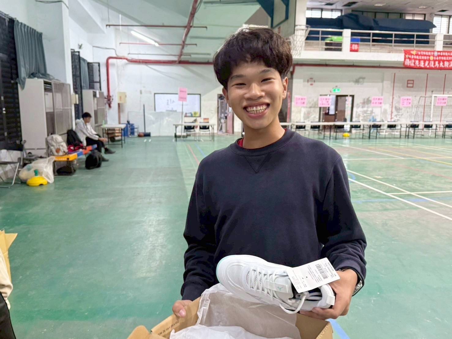 運動部協助接洽花蓮縣光復鄉三校運動物資需求(圖為光復商工軟式網球隊)。