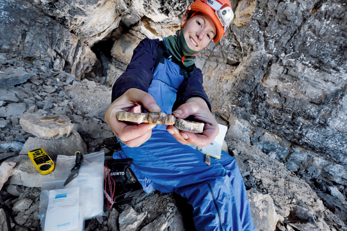 來自英國的吉娜•莫茲里(Gina Moseley)，計劃對地球最北端的洞穴進行首次探險，促進人類對北極地區氣候變化的了解。©Robbie Shone