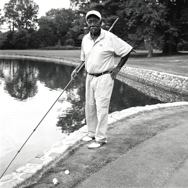 現年78歲的巴伯‧卡本特已在巴圖斯羅高爾夫俱樂部服務50年之久，他一年可以從par-3第4洞水塘中撈到 3,000到4,000 顆高爾夫球。