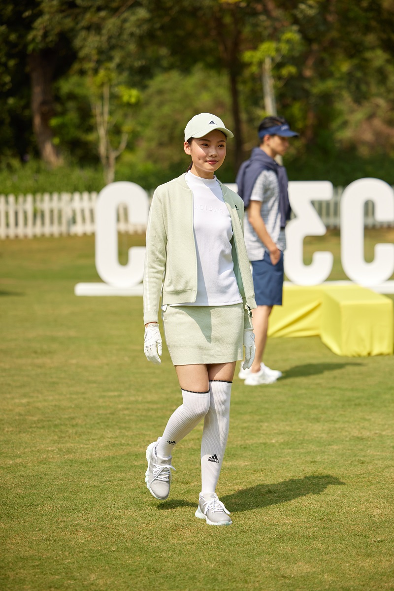 adidas Golf 2022秋冬系列作品中，有80%的服飾和鞋款商品採用回收材質製成。