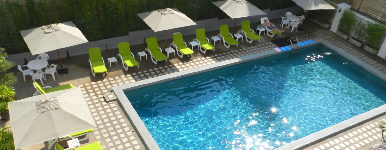 清邁有著許多各式各樣的設計旅店，吸引喜愛旅遊人士前來體驗；圖為Dusit Princess飯店游泳池。