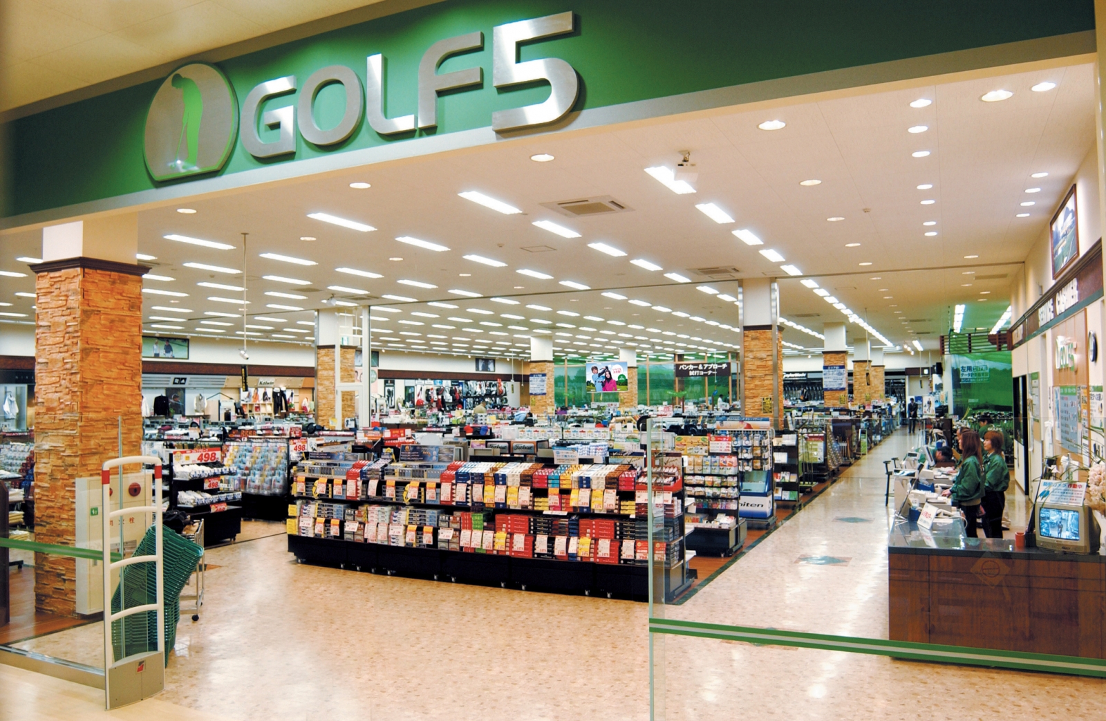 Aeon Mall內的Golf 5賣場大採購。(自費行程)