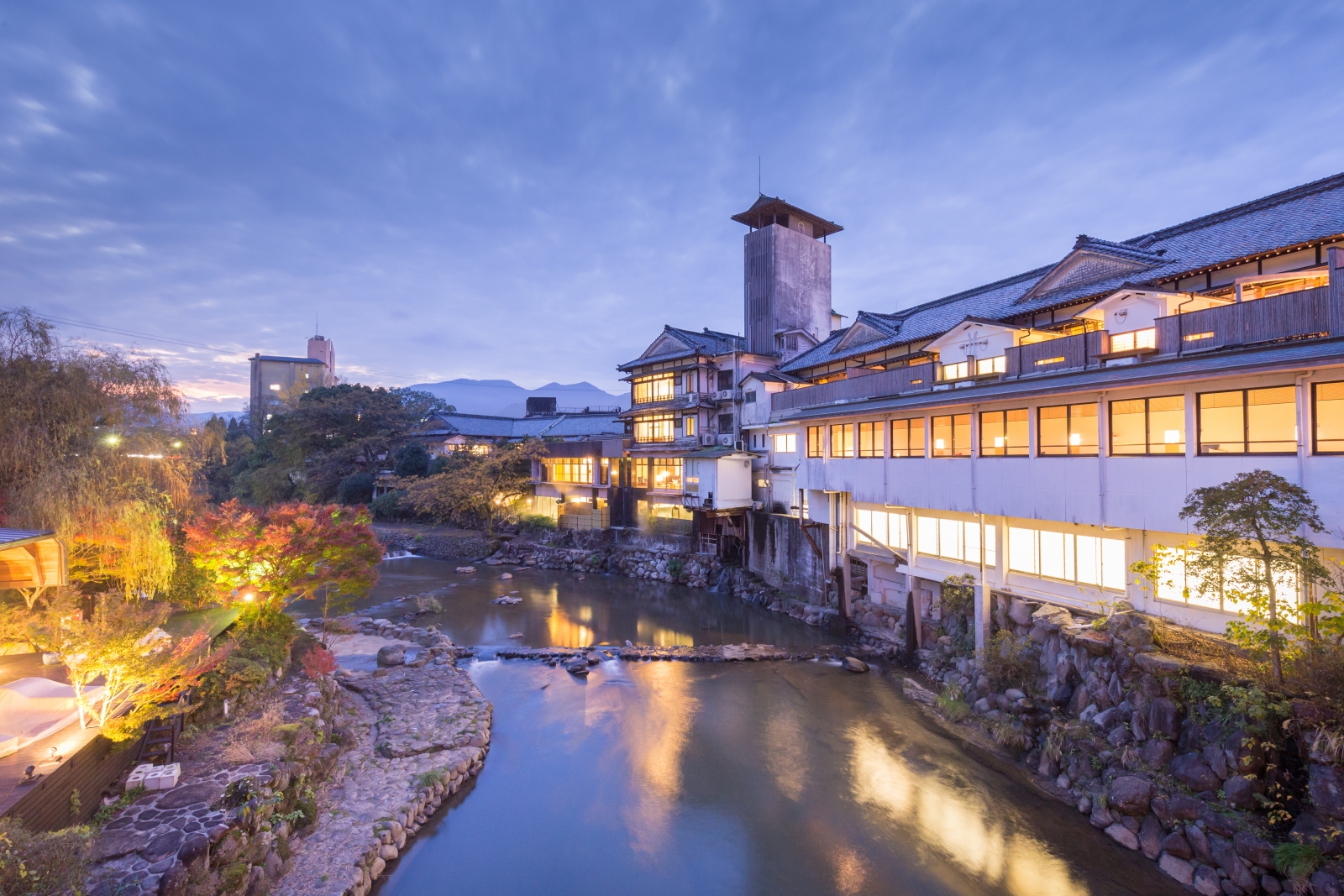 位於嬉野川畔的和多屋別莊，是嬉野溫泉當地首屈一指的高檔旅館。