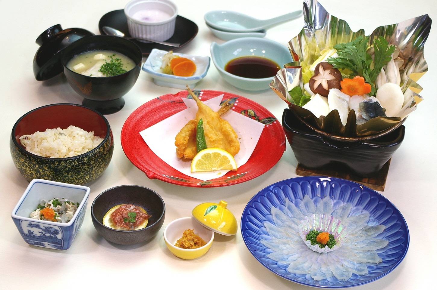 下關是河豚料理的發源地。本行程史無前例安排來賓親臨全日本第一家獲得河豚料理執照的高級料亭 – 下關春帆樓，體驗這日本料理的極致美味。