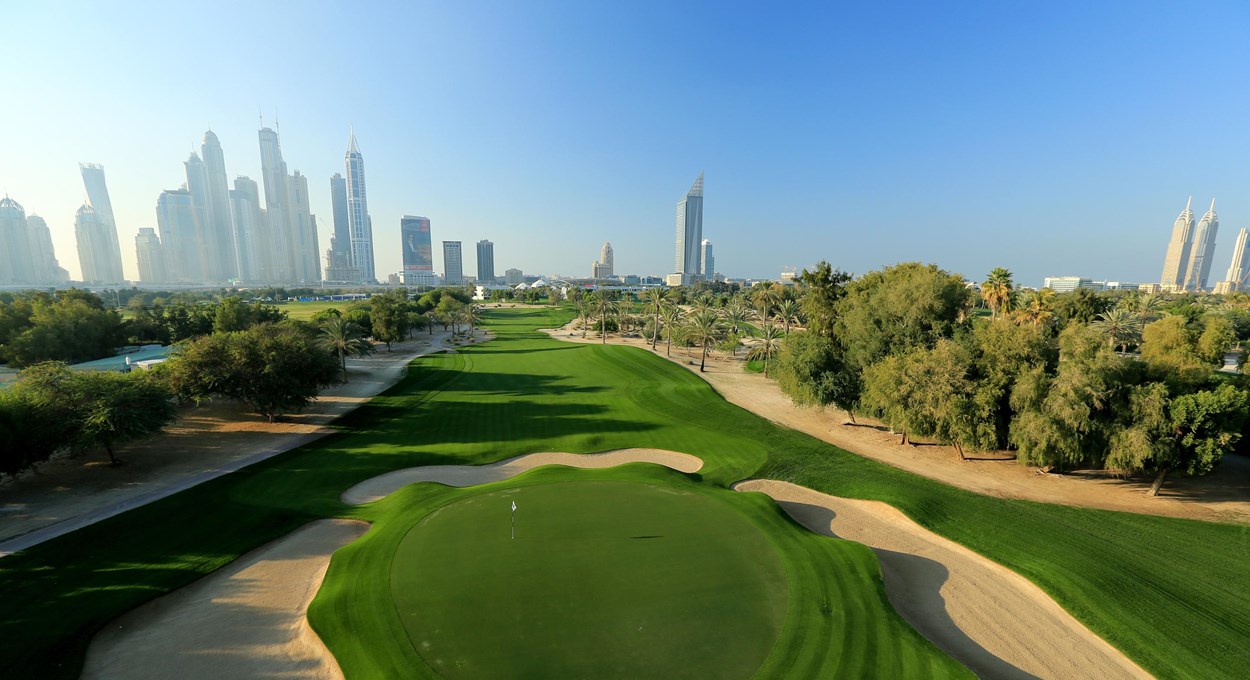 阿聯酋高爾夫俱樂部誕生於1988年，是中東地區第一座草地球場。別具特色的會館建築靈感來自於遊牧民族貝都因人的帳篷。後來新建的第二座18洞 Majlis球場備受讚譽，每年分別舉辦二場男女歐巡賽，名列Golf Digest全球百大行列，同時也是中東地區排名第一的球場。