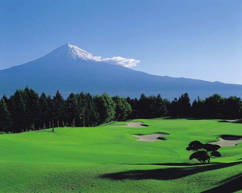 River富士鄉村俱樂部★正當富士山的西南方，無論在任何一個角落，都可以輕鬆欣賞富士山的美景。球場的設計深具策略性，Bent果嶺速度快，保養情況良好，難度均在70以下，挑戰過程中充滿樂趣與想像。這裡是日本女子巡迴賽伊藤園一站的創賽場地，名將涂阿玉、黃玥琴都曾在此獲勝。 