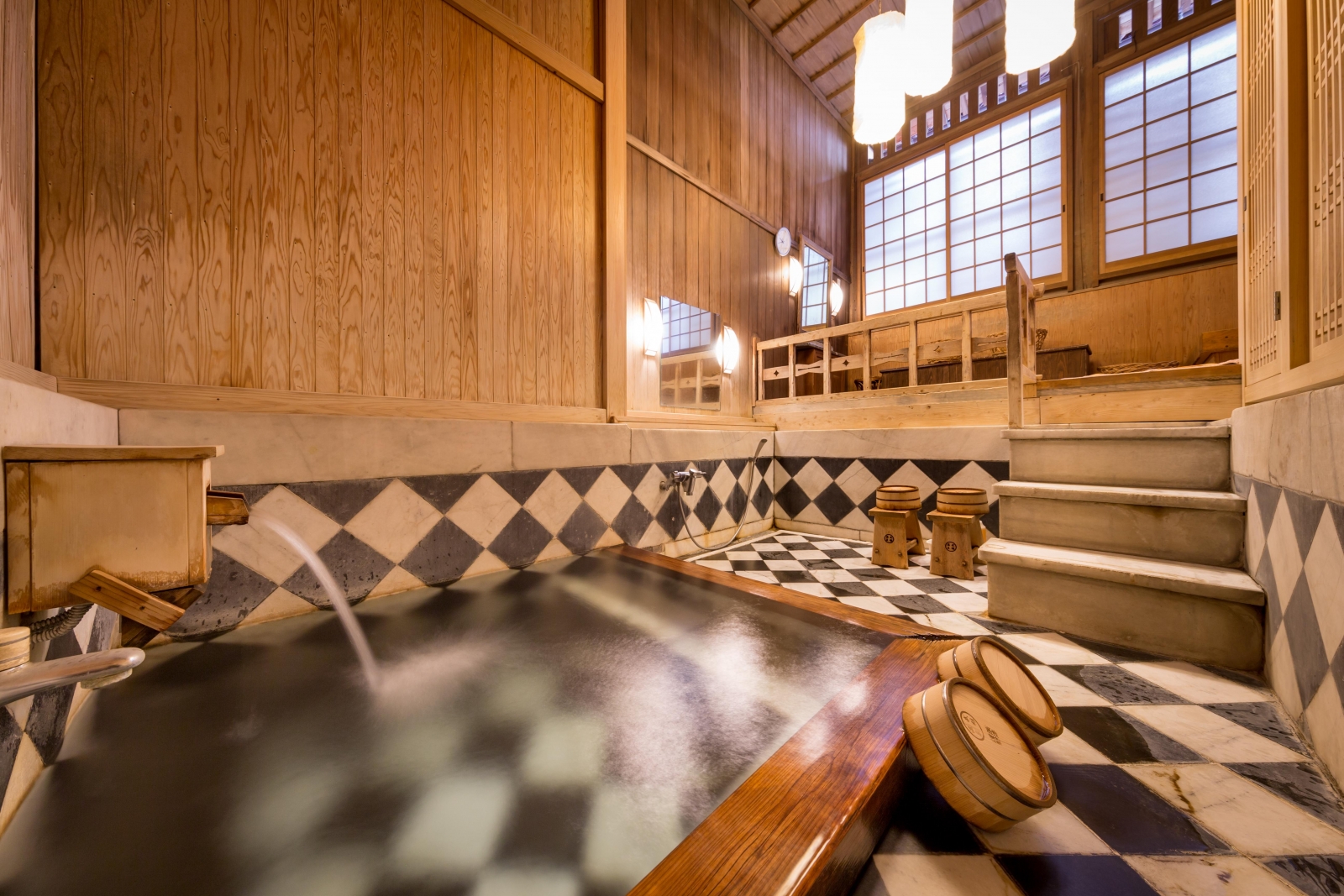 昔日佐賀藩藩主鍋島專用的湯屋「殿樣湯」歷經歲月淬鍊，在這裡，時間彷彿停止。