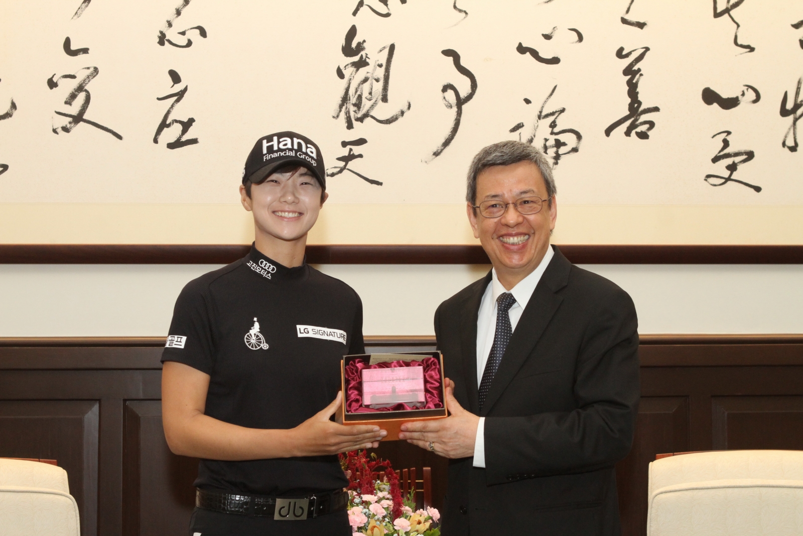 世界排名第一女子球員朴城炫(左) 拜會副總統陳建仁。