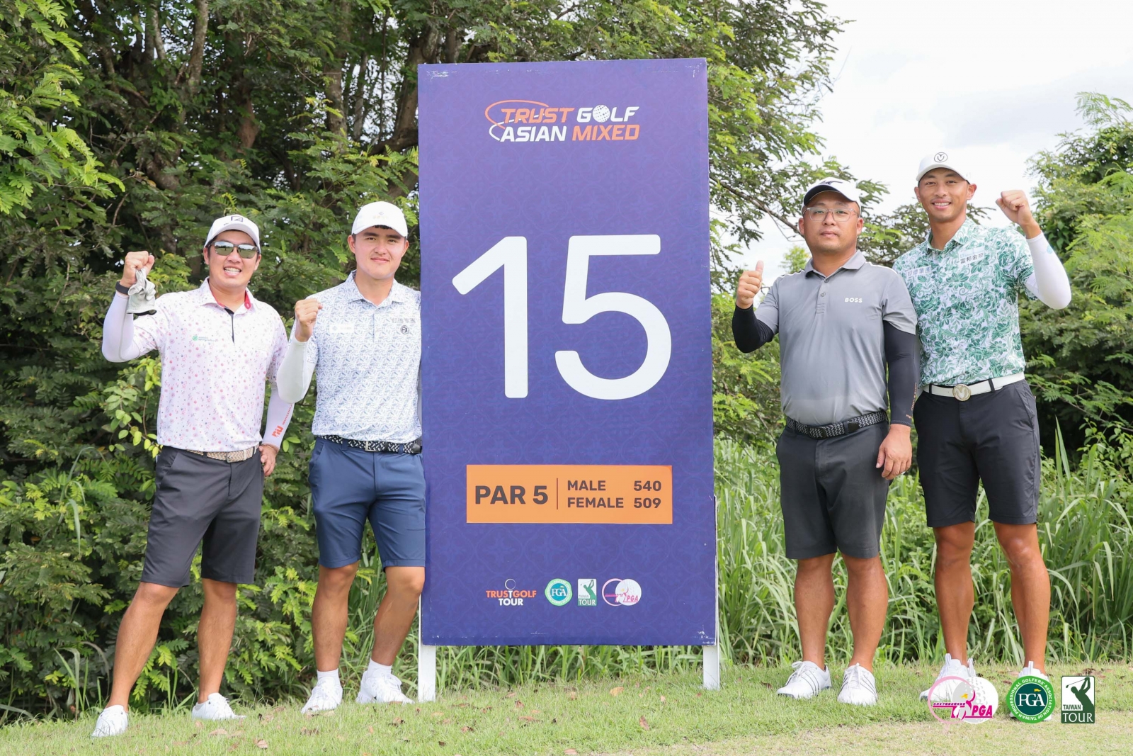 2025 TRUSTGOLF Asian Mixed #2_練習日_王偉軒(右1)蘇晉弘(左2)劉嚴鴻(右2)何祐誠一同下場練習(_葉勇宏攝)