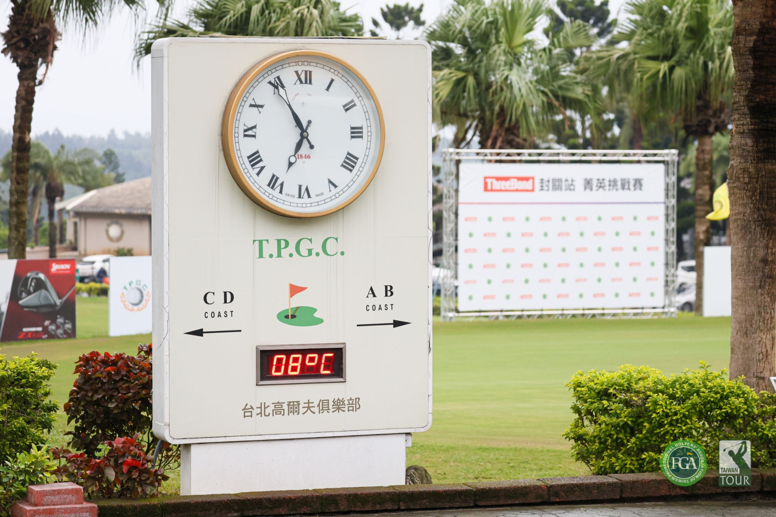 2025ThreeBond封關站菁英挑戰賽在台北球場開打，早上開球前球場溫度計顯示8度低溫。(TPGA_林聖凱攝影)