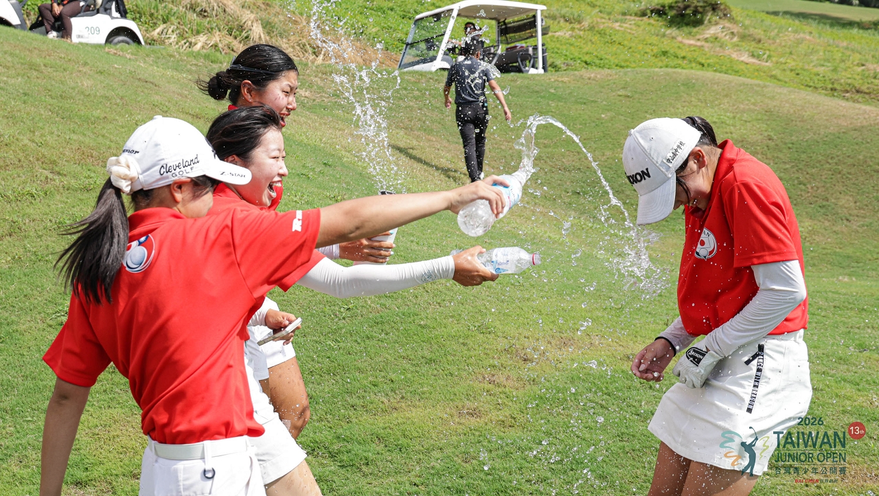 2026台灣青少年公開賽 女B冠軍 日本選手清水陽菜 (右)在二度延長賽擊敗張芷綺 (陳文欣攝影)  