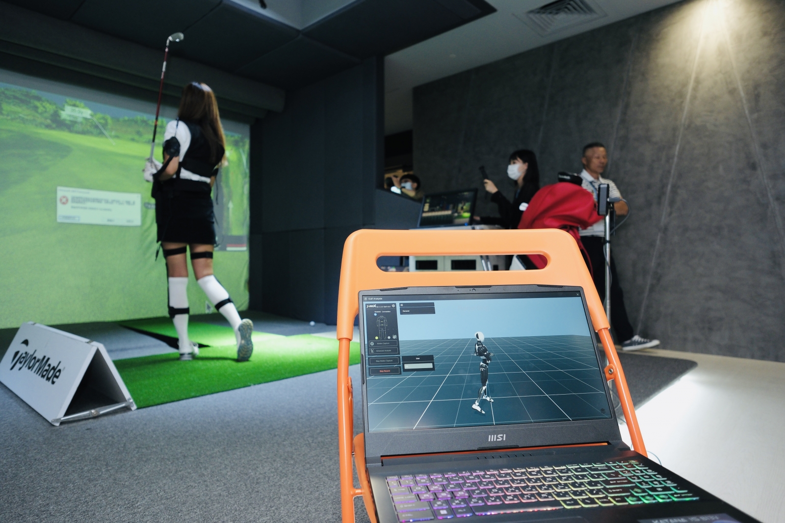 運用體感科技，結合智慧紡織聚陽實業，打造數位化全身動作捕捉體感能量，可用於高爾夫球員的揮桿檢測，進一步提升其表現。